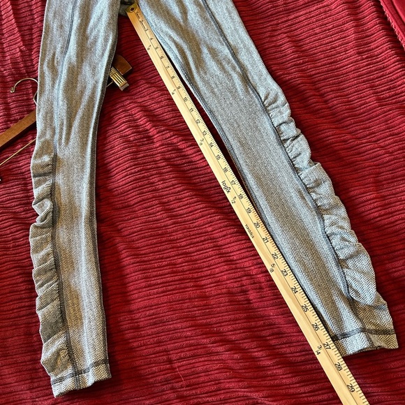 Lululemon Turn Around Tight Heathered Herringbone. Size 4. - Picture 14 of 16